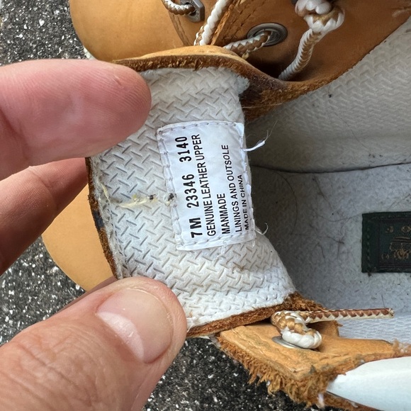 Woman’s Timberlands - Picture 6 of 8